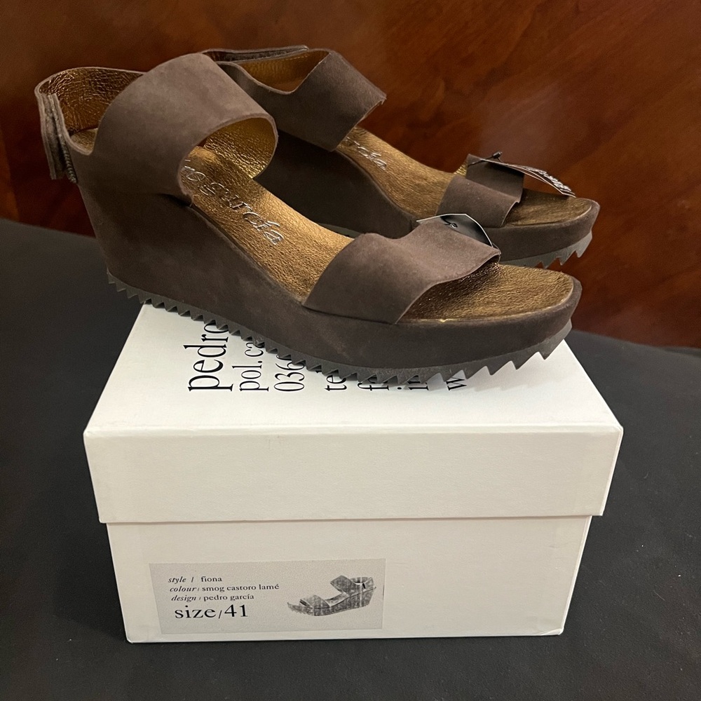 NWT/BOX Pedro Garcia Fiona Wedge Sandal, Brown Suede, size 41 (10.5 US)
